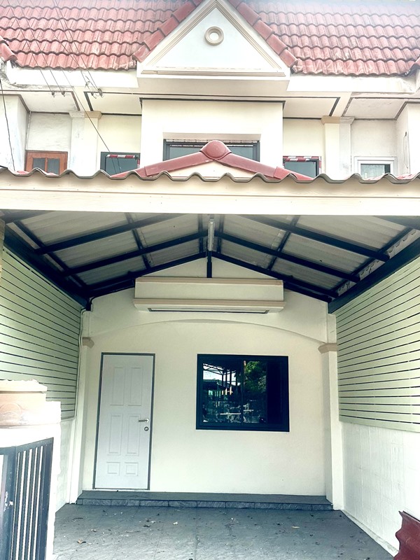 ขายทาวน์เฮ้าส์ หมู่บ้านอู่ทองวิลเลจ สุขาภิบาล 5 รีโนเวทใหม่ พร้อมอยู่ ฟรี! แอร์ 2 ตัว โทร 081-432-6587